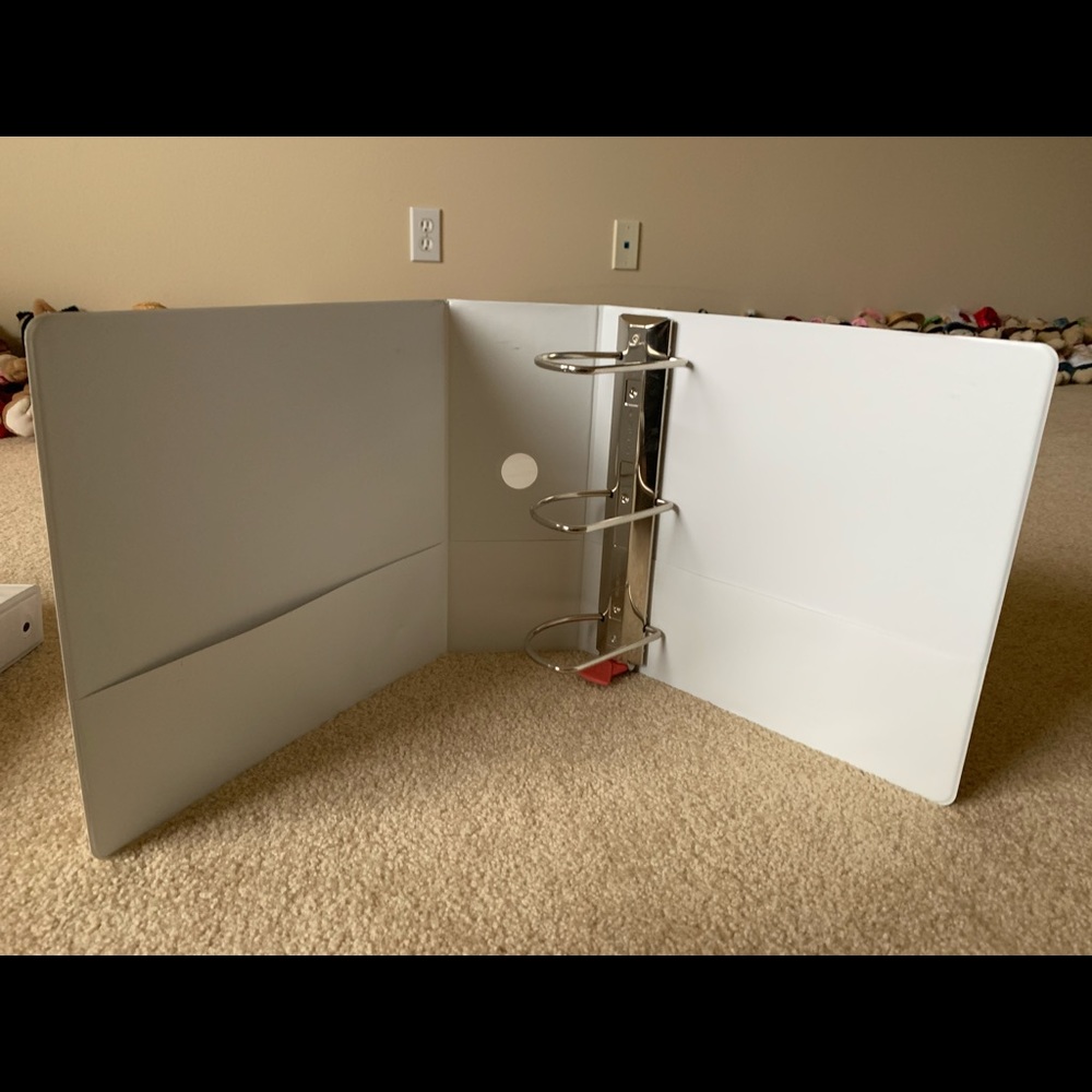 Cardinal Easyopen 5” D ring binder - Picture 2 of 3